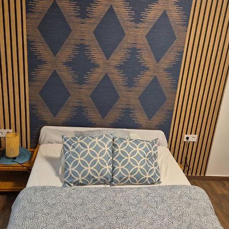 2 Rooms Retro Guesthouse In A Silent Garden 韦切什 外观 照片