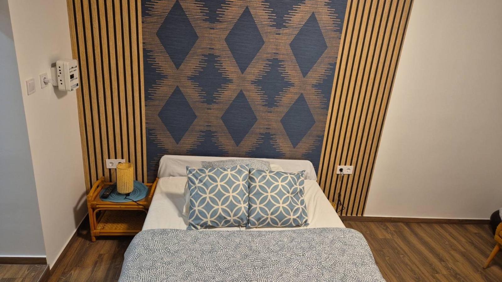 2 Rooms Retro Guesthouse In A Silent Garden 韦切什 外观 照片