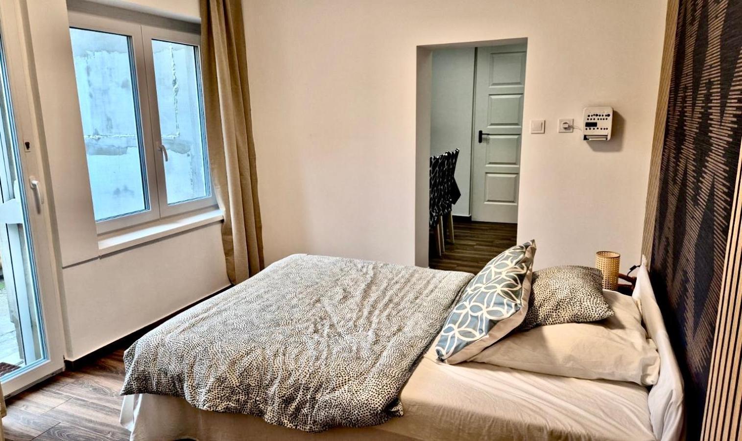 2 Rooms Retro Guesthouse In A Silent Garden 韦切什 外观 照片